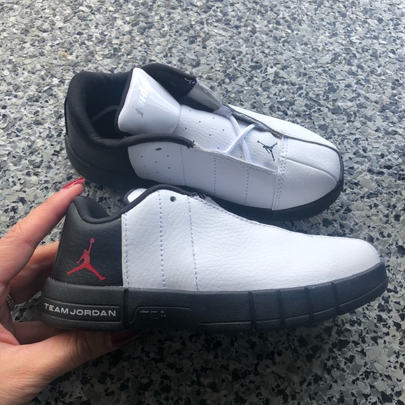 jordan te 2 low grey